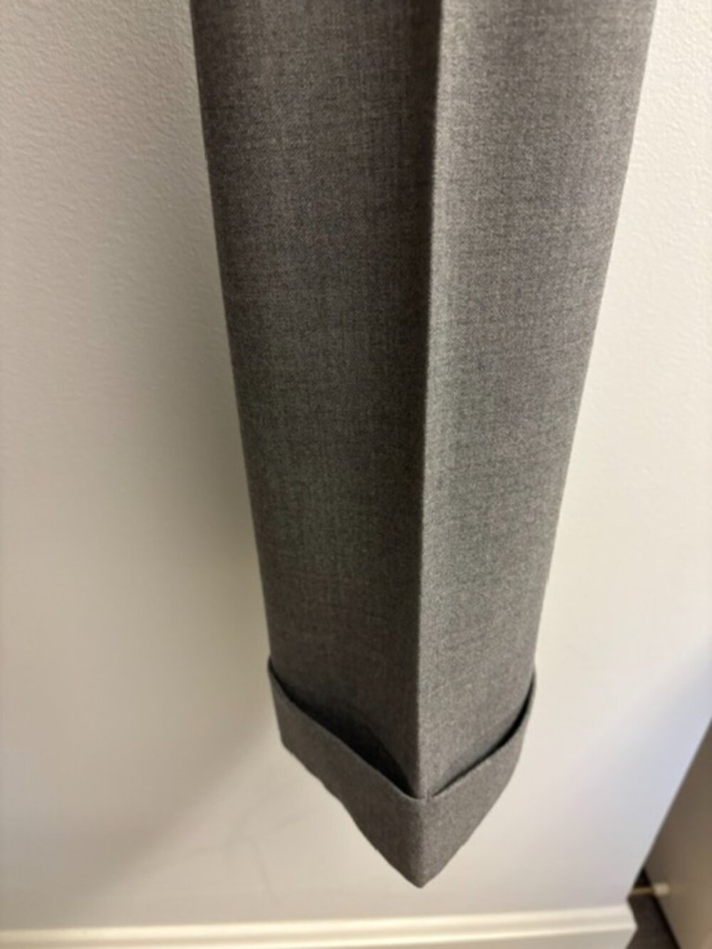 Elie Tahari Gray Wool Blend Cuffed Trousers – Size 4